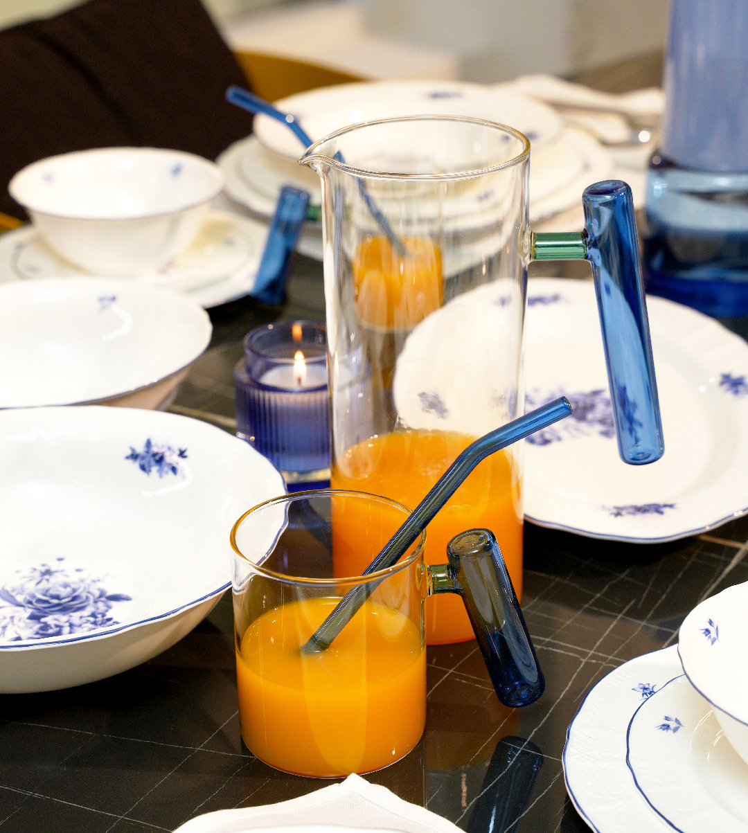 Luhpar Azure Luxe table with blue glassware and plates.