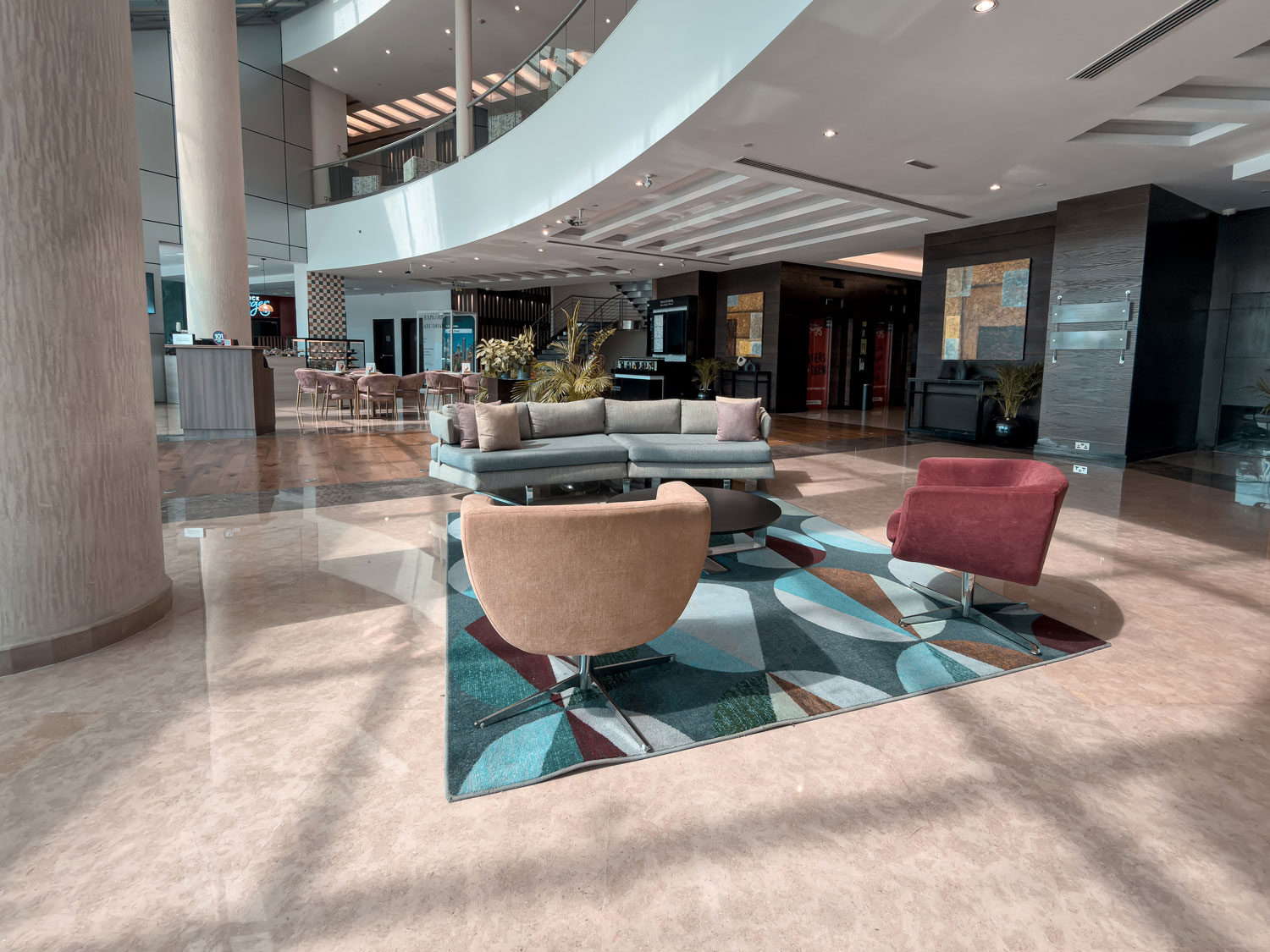Lobby seating area at Holiday Inn Abu Dhabi.